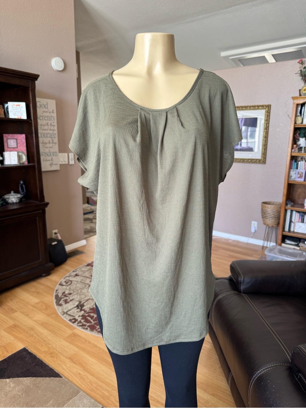 Zenobia olive green scoop neck short sleeve blouse-size XL/NWT